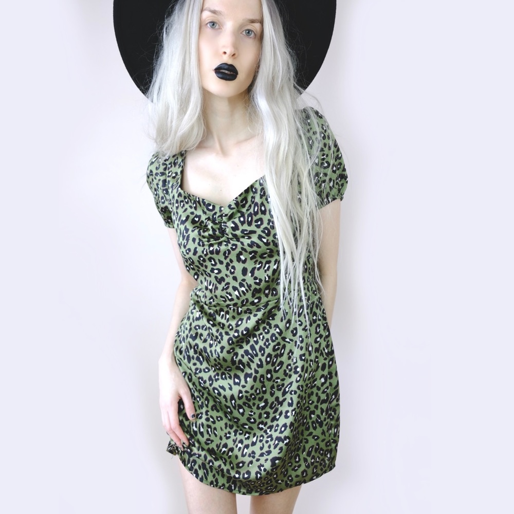 Boohoo Leopard Sweetheart Neck Tea Dress
